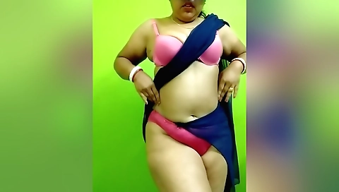 Sexy boudi hot live show with a hot brunette girl 1080p video