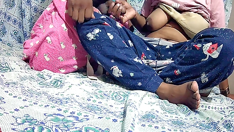 Indian stepmom gets a big booty handjob for the camera