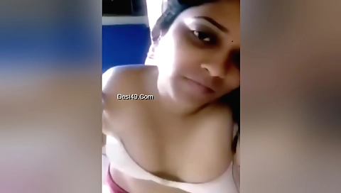 Sexy amateur indian chick fucks herself on webcams