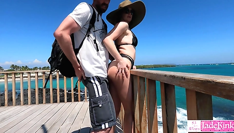 Amateur Thick Sexy Girlfriend Boyfriend Having Fun In Public Beach