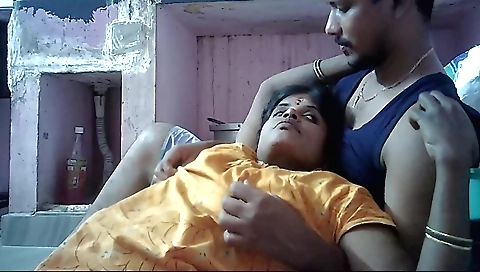 Indian housewife sucks dick and gets her lips kissed