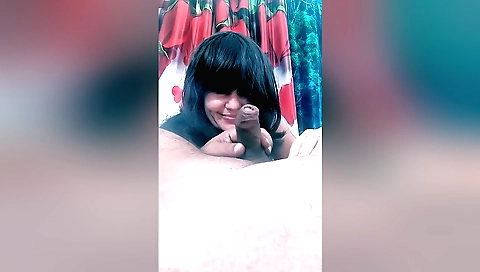 Amateur brunette slut enjoys a passionate dick worship