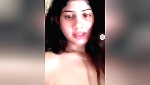 Beautiful Pakistani Chick Nude Show On Vc For Her Lover