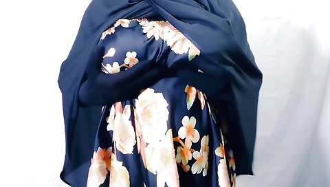 Indian amateur girl gives a blowjob to her male neighbor