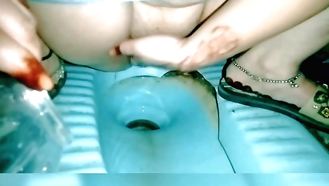 Bhabhi boli jor in her white blouse solo and pissing