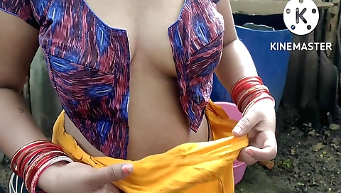 Indian hot housewife fucked outdoors in amateur video