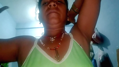 Brunette with hairy pussy gets fucked in her hairy pussy