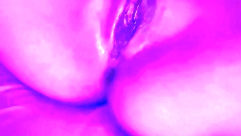 Solo female masturbates in amateur sex videos clip