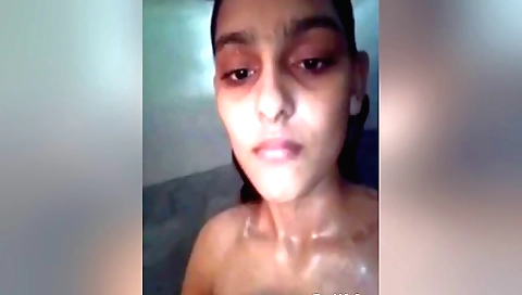 Indian amateur video shows a sexy girl with small tits