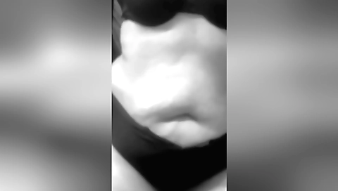 Indian slut with a nice ass is stripping down for a solo clip