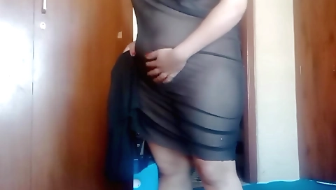 Stunning girl with a sexy body is making her pussy wet