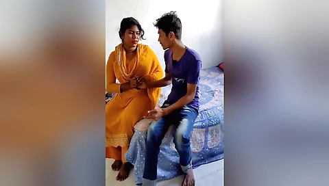 Amateur college chick with a nice face and a cute pussy