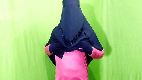 Indian teen with beautiful body shows her sexy curves