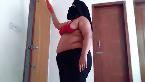 Hot indian big ass maid gets fucked in the hotel room