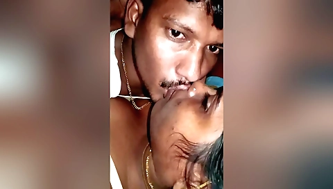 Indian girlfriend has a great mouth and a wonderful face