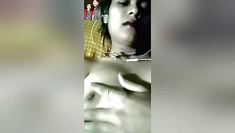 Indian amateur girl demonstrates sexy body on webcams