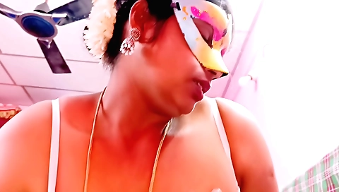 Indian porn clip with a gorgeous stepmom and a stepson