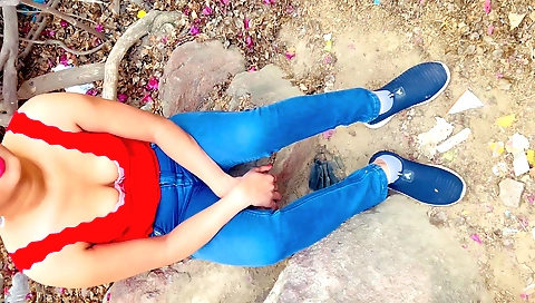 Indian college girl fucked outdoors with clear hindi audio