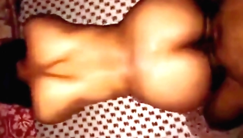 Indian milf gets fucked in bed while her lover is in the bathroom