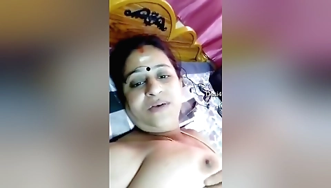 Mallu aunty with large tits seduces her own boyfriend
