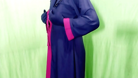 Indian amateur teen has her shaved pussy fucked solo