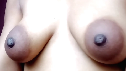 Solo amateur girl exposing her body and naked at the home