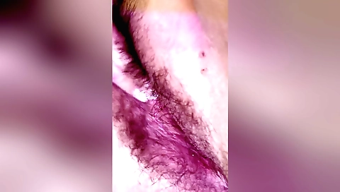 Milf gets her hairy pussy penetrated in amateur video