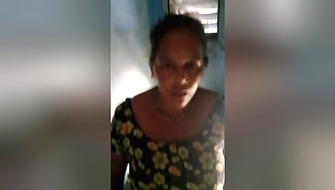 Jennifer masturbates her hot toilet seat in a homemade vid