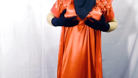 Busty Indian chick with a beautiful face shows her body