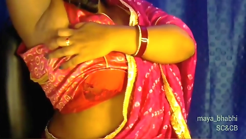 Indian woman with a big body is masturbating in bed