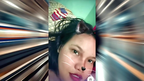 Solo girl with a sexy body and natural boobs in amateur video