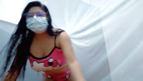 Sexy amateur sex video showing the sexy girl rubbing her tits