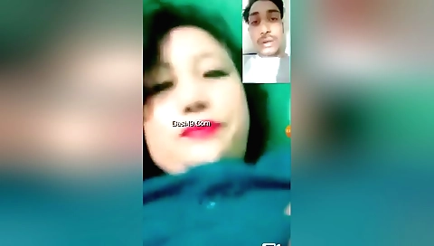 Bhabhi shows her ass and her beautiful breasts on webcam