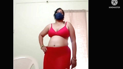 I masturbate on my bed while filming my body on webcam