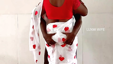 Indian stepsister fucks her husband's sister in homemade vid