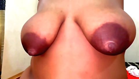 Indian amateur milf in hotel bed gets her pussy fucked