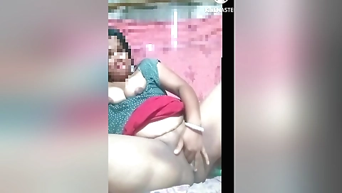Indian amateur solo video with a big butt and big tits