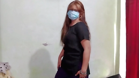 Milf with a sexy body is playing with her vibrator