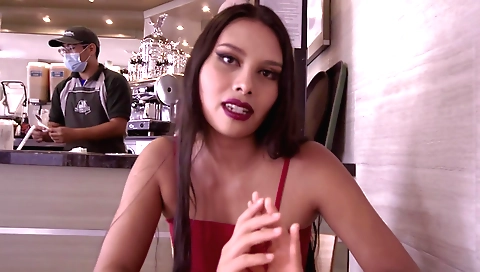 Gorgeous amateur brunette in sexy lingerie and sexy body