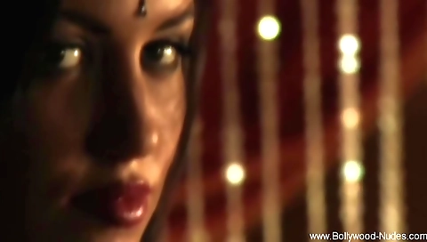 Seductive Dance From Sensual Indian Beauty Enjoyment