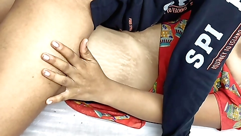 Indian girl playing with her pussy in amateur porn video