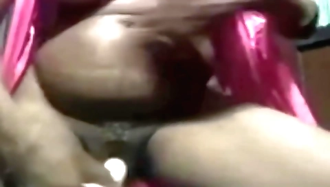 Indian hottie uses her hairy pussy in the bathroom