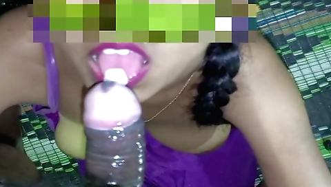 Indian hottie with round body showing herself in porn