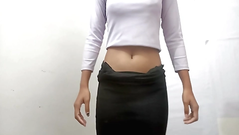 Amateur female fingerfolding at bed - girlinbuds