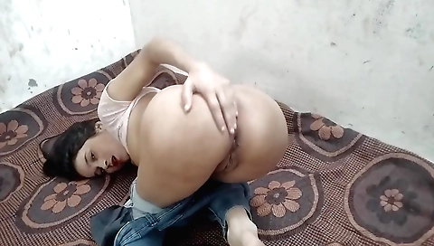 Indian solo female with a beautiful face fucks herself