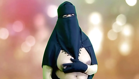 Indian housewife is playing with her pussy in hd solo