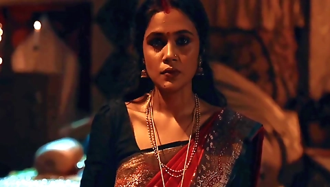 Busty Indian babe with a nice body and sexy face is going to show us