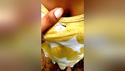 Indian girl fucks her boyfriend in the outdoor pov