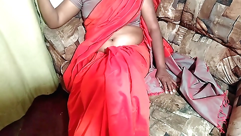 Indian woman with a shaved pussy showing her naked body
