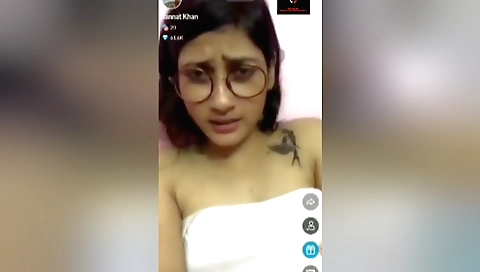 Tattooed beauty with sexy boobs shows off on webcam